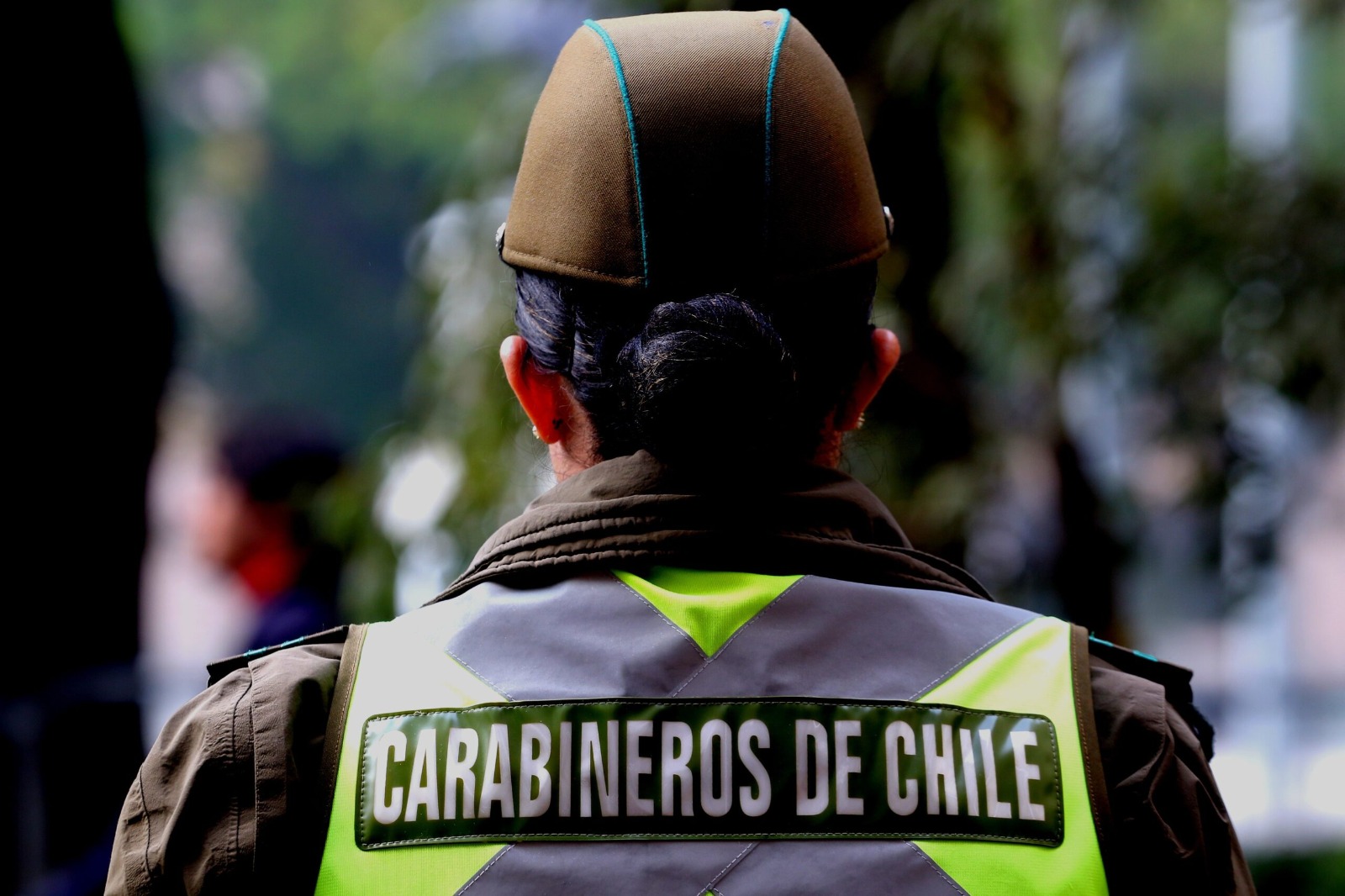 Balean a Carabinera tras asalto en Santiago