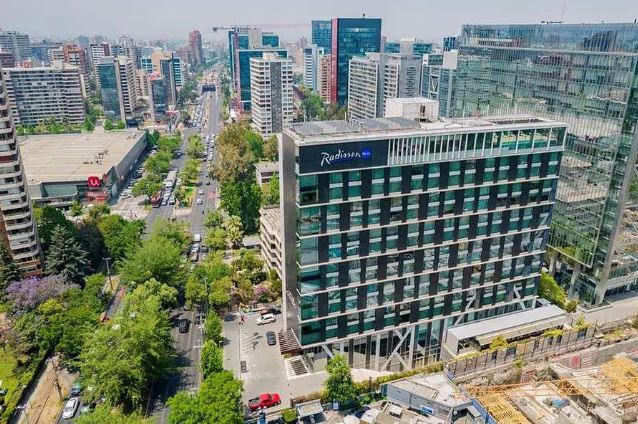 Trágico accidente en hotel de Las Condes: trabajadora fallece tras caída de ascensor&nbsp;montacargas