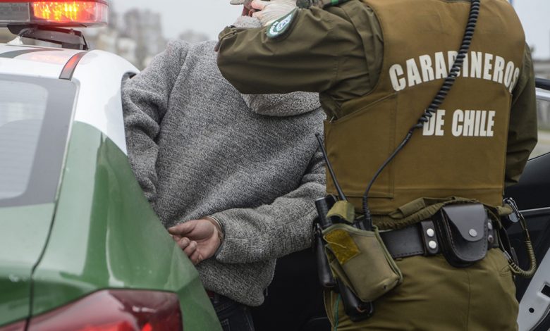 Carabineros detuvo a sujetos que escaparon tras robar especies desde vehículo estacionado en restaurante de Bulnes