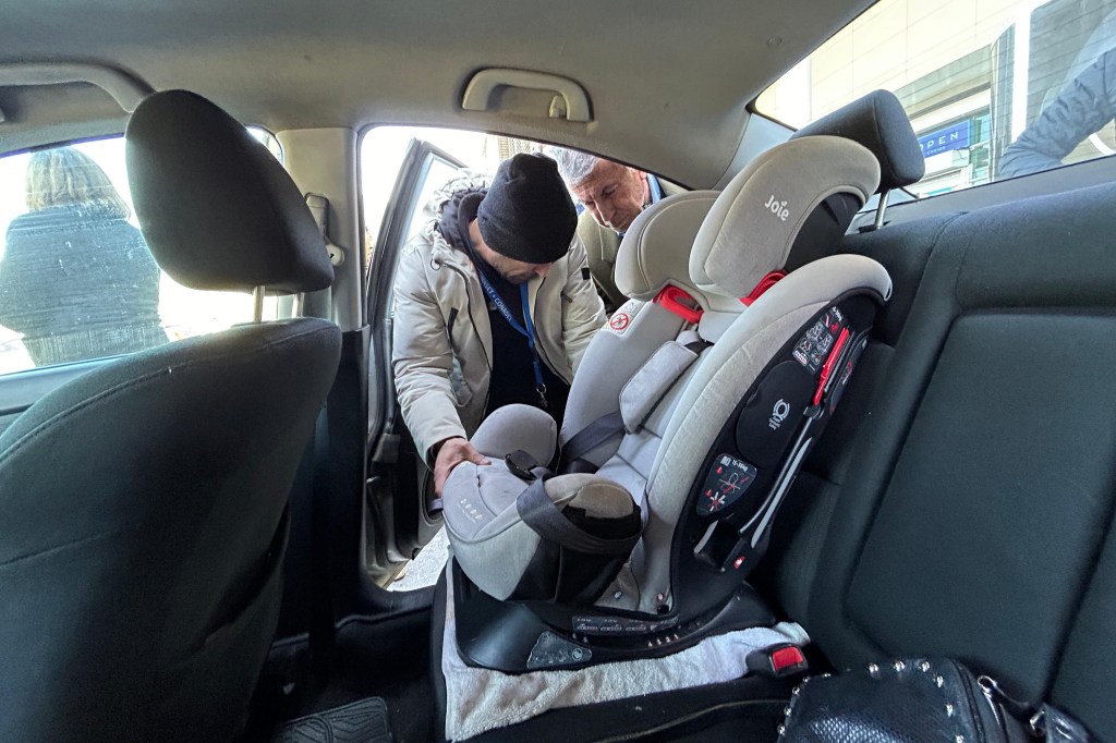 Chillán: Realizan asesorías gratuitas para la correcta instalación de sillas infantiles en&nbsp;automóviles