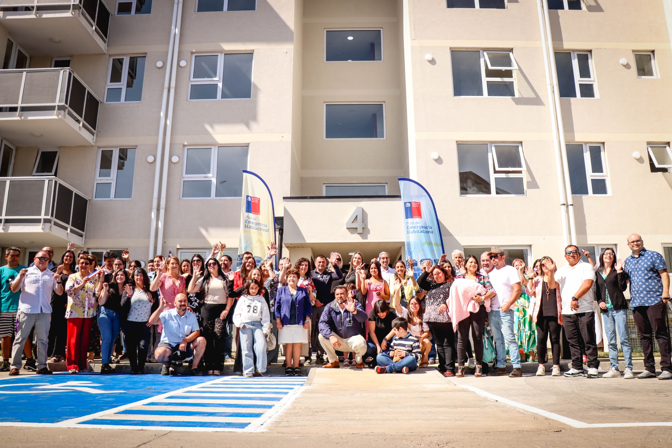 160 familias reciben sus departamentos en el condominio “Cerro Colorado”