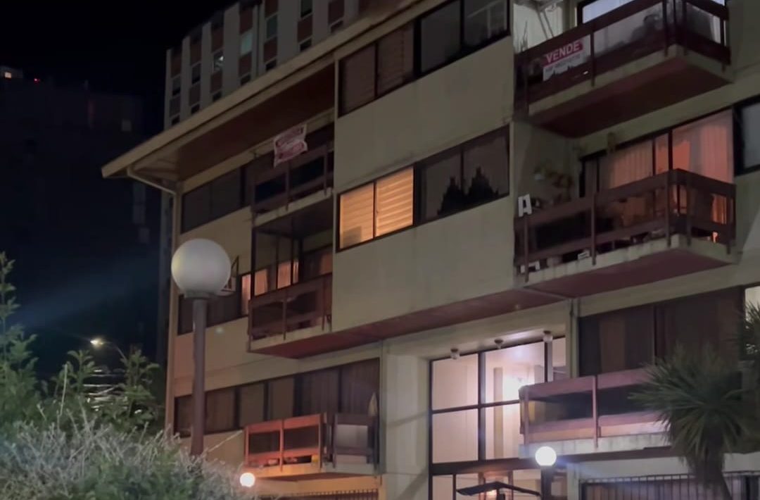 Hallan sin vida a una mujer al interior de su departamento en Chillán