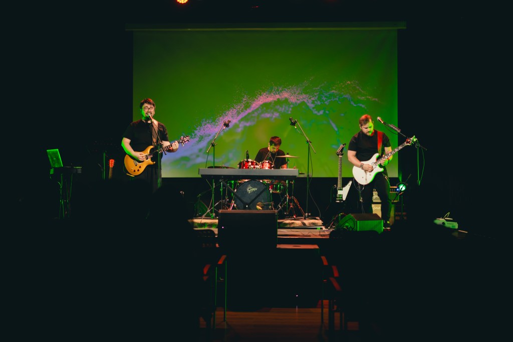 Banda Lates Dyson cierra 2025 con el lanzamiento de su primer álbum “El Pulso De Un Solo&nbsp;Instante”