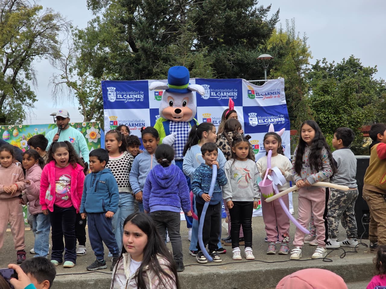 Cientos de niños y niñas festejaron la Pascua de Resurrección en El Carmen