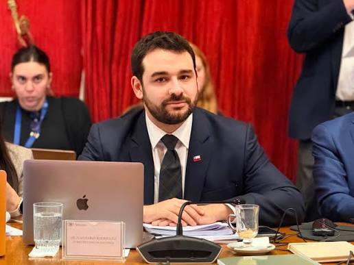 Crisis en el Gobierno: renuncia subsecretario de Hacienda tras dar positivo en test de drogas